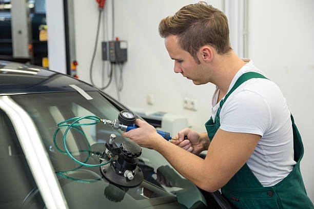 Windshield Replacement Sun Valley CA - Get Auto Glass Repair and Replacement Services with North Hollywood Mobile Auto Glass